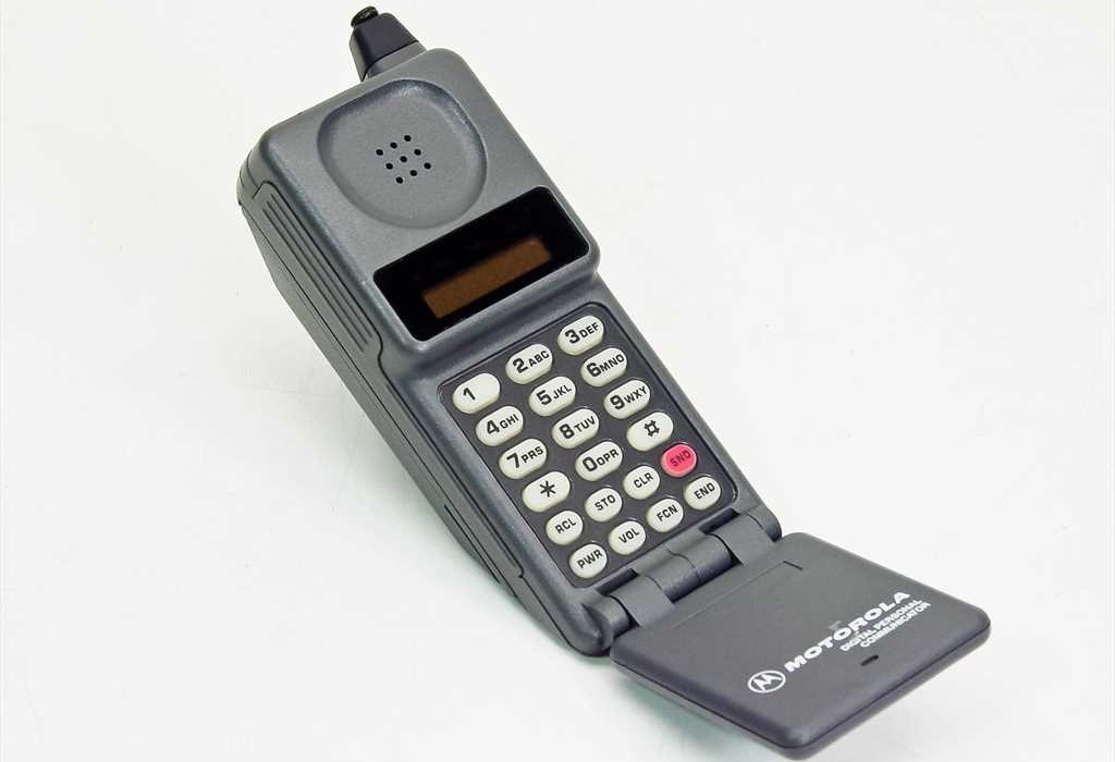 In 1989, Motorola introduced the MicroTAC